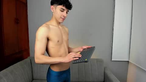 Snapshot of kens_boys chatting on 03/05/25, 05:07 Jeronimo y Felipe online show from 03/05/25, 05:07