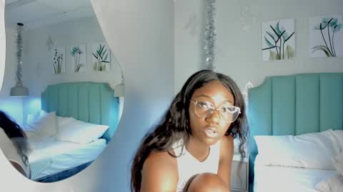 Snapshot of kentha_mitchells chatting on 02/06/25, 04:03 kentha_mitchells online show from 02/06/25, 04:03