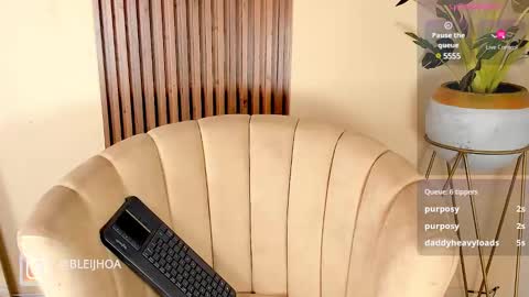 Snapshot of kenykitty chatting on 12/17/24, 10:44 Keny Kitty Onlyfans Kenayfoxx online show from 12/17/24, 10:44