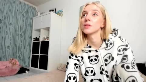 Kenzie online show from 10/26/25, 01:50