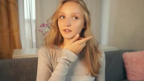 Maia online show from 09/21/25, 07:32