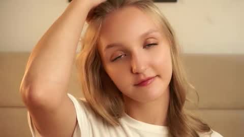 Maia online show from 09/25/25, 07:56
