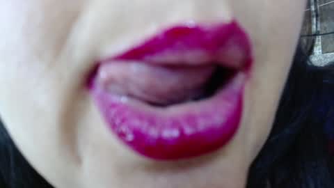 Snapshot of kerly_doll chatting on 01/15/25, 06:29 K E R L Y online show from 01/15/25, 06:29
