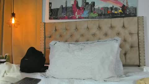 Kery Hillson online show from 02/18/25, 01:11