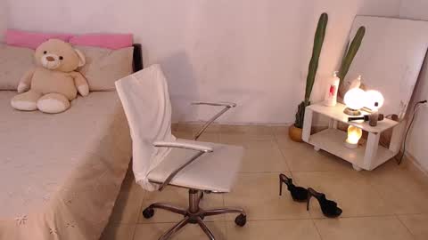 Snapshot of kesha_brooks chatting on 03/06/25, 09:53 Mia online show from 03/06/25, 09:53