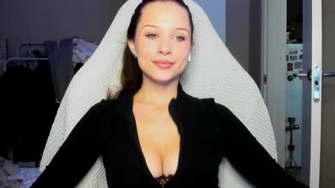 Snapshot of ketlinrous chatting on 09/17/25, 02:52 ketlinrous online show from 09/17/25, 02:52