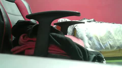 kev19922 online show from 02/21/25, 08:49