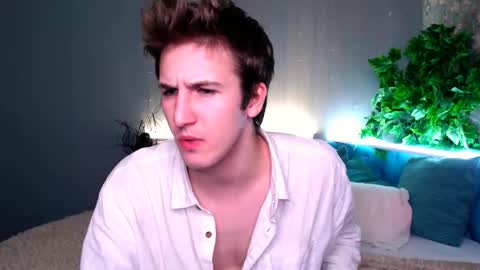 Snapshot of kevin_shayne chatting on 09/21/25, 09:16 Kevin online show from 09/21/25, 09:16