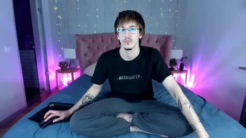 Snapshot of kevin_shayne chatting on 11/16/25, 03:34 Kevin online show from 11/16/25, 03:34