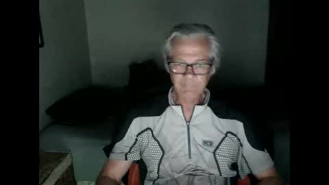 Snapshot of kevwestunder9696 chatting on 10/12/25, 11:20 kevwestunder9696 online show from 10/12/25, 11:20