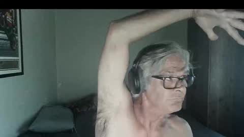 Snapshot of kevwestunder9696 chatting on 11/17/25, 10:32 kevwestunder9696 online show from 11/17/25, 10:32