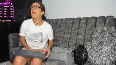 Snapshot of keyla_milf chatting on 09/25/25, 02:59 Keila Milf online show from 09/25/25, 02:59