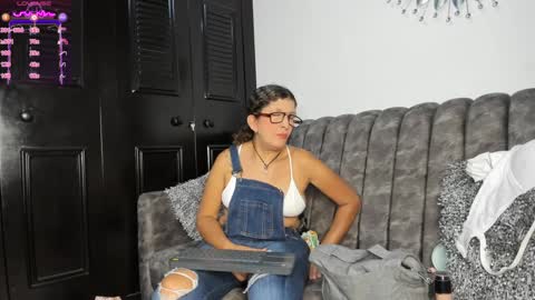 Snapshot of keyla_milf chatting on 09/30/25, 04:39 Keila Milf online show from 09/30/25, 04:39