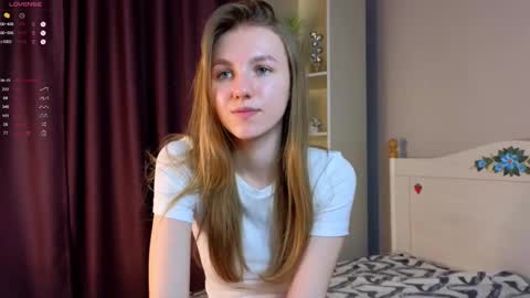 Snapshot of keylalong chatting on 02/22/25, 03:14 Hi Im Mary Glad to see you in my room PVT is open online show from 02/22/25, 03:14