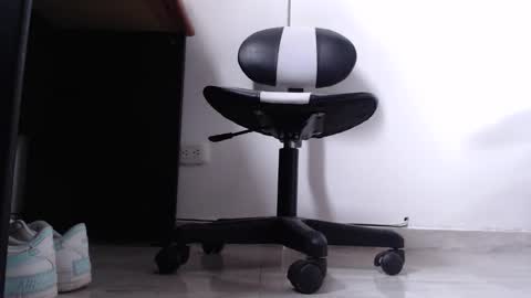 Snapshot of keylie_saenz28 chatting on 11/13/25, 04:06 online show from 11/13/25, 04:06