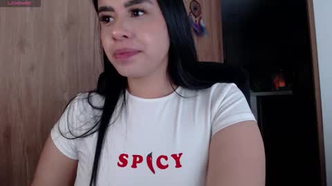 Snapshot of keyn_laurent_ chatting on 12/02/25, 02:17 Laura online show from 12/02/25, 02:17