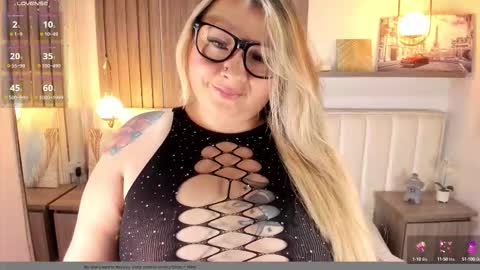 Snapshot of kharla_marin chatting on 09/23/25, 10:35 Kharla Marin online show from 09/23/25, 10:35