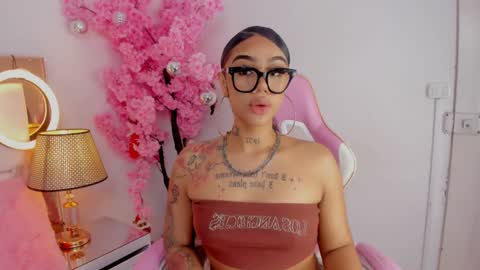 Khelany Isyy  online show from 12/18/24, 10:13