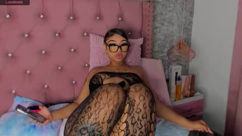 Khelany Isyy  online show from 11/06/25, 01:45