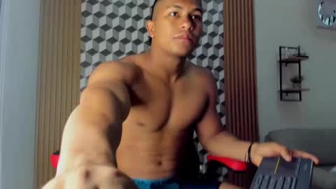 Snapshot of khen_west1 chatting on 03/02/25, 09:54 khen_west1 online show from 03/02/25, 09:54