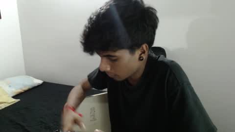 Snapshot of khevinlopezonig chatting on 02/13/25, 02:34 khevinlopezonig online show from 02/13/25, 02:34