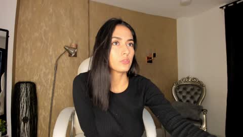 Snapshot of khloe_houston chatting on 12/13/24, 01:33 Khloe online show from 12/13/24, 01:33