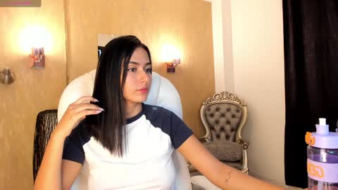 Snapshot of khloe_houston chatting on 02/03/25, 02:24 Khloe online show from 02/03/25, 02:24