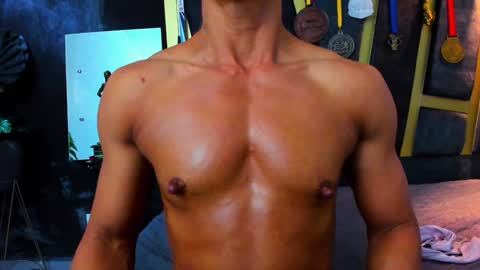 Snapshot of khloe_rossich chatting on 12/28/24, 12:04 online show from 12/28/24, 12:04