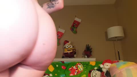 Snapshot of khloeexoxo chatting on 12/19/24, 12:24 Khloe online show from 12/19/24, 12:24