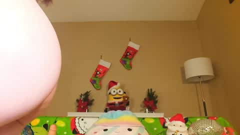 Snapshot of khloeexoxo chatting on 12/19/24, 04:56 Khloe online show from 12/19/24, 04:56