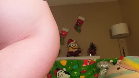 Snapshot of khloeexoxo chatting on 12/21/24, 04:19 Khloe online show from 12/21/24, 04:19