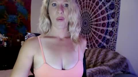 Snapshot of khwildnnout chatting on 09/18/25, 05:48 KELLYWILDNNOUT online show from 09/18/25, 05:48
