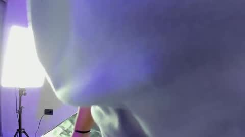 Snapshot of kiana_cream chatting on 10/06/25, 11:40 N M online show from 10/06/25, 11:40