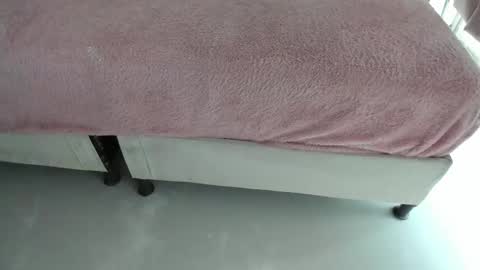 Snapshot of kiana_cream chatting on 10/16/25, 11:33 N M online show from 10/16/25, 11:33