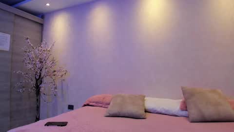 Snapshot of kiana_cream chatting on 10/20/25, 12:16 N M online show from 10/20/25, 12:16