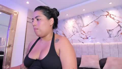 Snapshot of kiana_cream chatting on 11/05/25, 06:41 N M online show from 11/05/25, 06:41