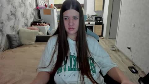 kianna_dior_ online show from 11/12/25, 10:48