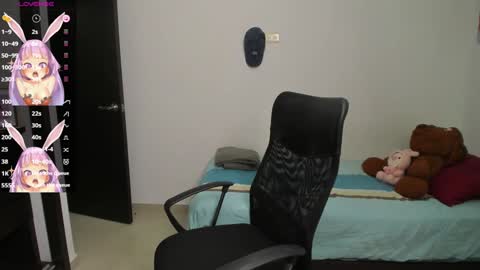 Evelyn online show from 02/01/25, 02:16