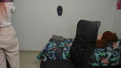 Evelyn online show from 02/17/25, 01:04