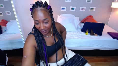 Snapshot of kiara_evanss chatting on 01/28/25, 12:15 Kiara online show from 01/28/25, 12:15