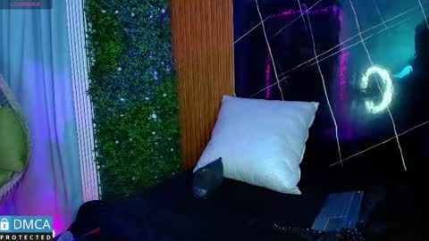 Snapshot of kiara_zahiri_ chatting on 09/13/25, 10:59 Kiara Zahiri online show from 09/13/25, 10:59