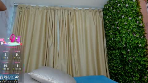 Snapshot of kiara_zahiri_ chatting on 09/25/25, 11:14 Kiara Zahiri online show from 09/25/25, 11:14