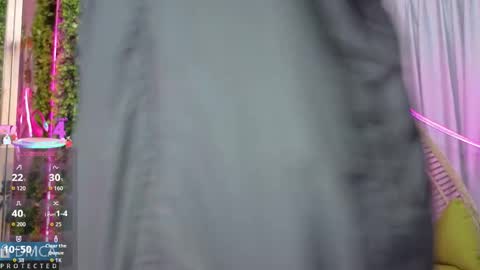 Snapshot of kiara_zahiri_ chatting on 10/04/25, 11:08 Kiara Zahiri online show from 10/04/25, 11:08