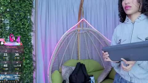 Snapshot of kiara_zahiri_ chatting on 10/14/25, 11:00 Kiara Zahiri online show from 10/14/25, 11:00