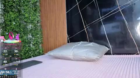 Snapshot of kiara_zahiri_ chatting on 10/17/25, 11:02 Kiara Zahiri online show from 10/17/25, 11:02