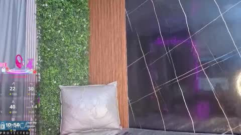 Snapshot of kiara_zahiri_ chatting on 10/21/25, 10:49 Kiara Zahiri online show from 10/21/25, 10:49