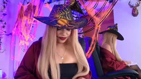 Snapshot of kiaraa88 chatting on 10/27/25, 07:29 Valery online show from 10/27/25, 07:29