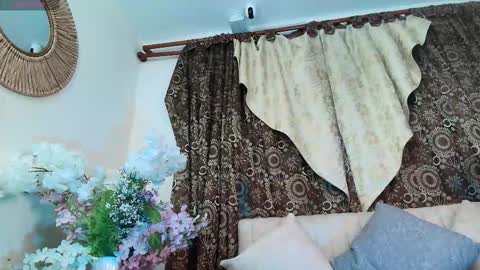 Snapshot of kiaraa88 chatting on 11/13/25, 11:42 Valery online show from 11/13/25, 11:42