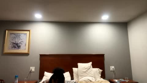 Snapshot of kibrombariu45 chatting on 02/14/25, 09:56 HunneysPlayRoom online show from 02/14/25, 09:56