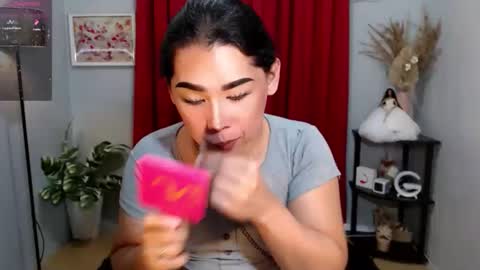 Im Mia online show from 11/13/25, 06:56